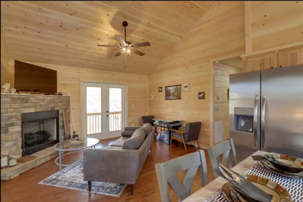 New Serene, Fun & Comfy Cabin- Covered Deck, Grill, Arcade Murphy Buitenkant foto