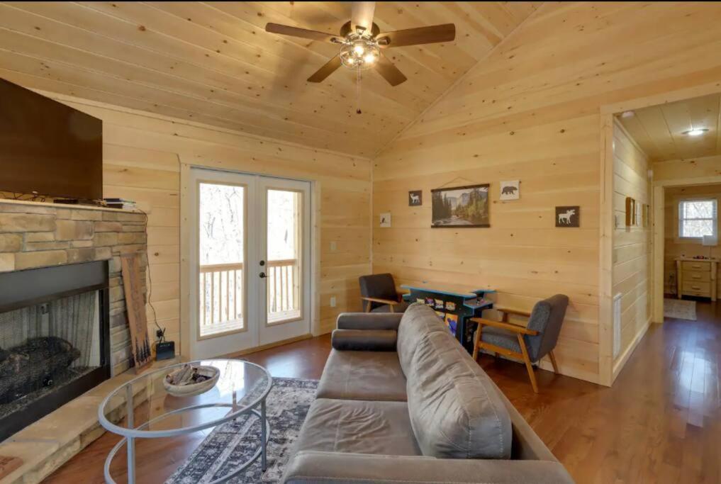 New Serene, Fun & Comfy Cabin- Covered Deck, Grill, Arcade Murphy Buitenkant foto