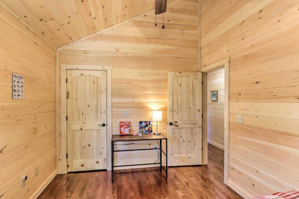 New Serene, Fun & Comfy Cabin- Covered Deck, Grill, Arcade Murphy Buitenkant foto