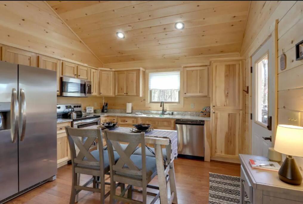 New Serene, Fun & Comfy Cabin- Covered Deck, Grill, Arcade Murphy Buitenkant foto