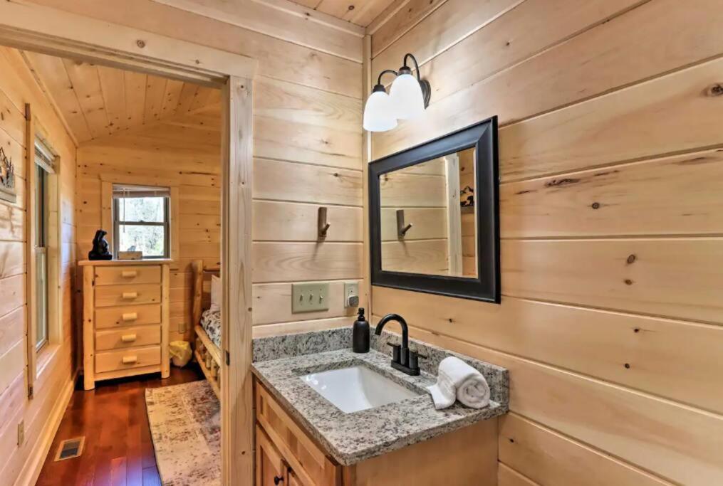 New Serene, Fun & Comfy Cabin- Covered Deck, Grill, Arcade Murphy Buitenkant foto